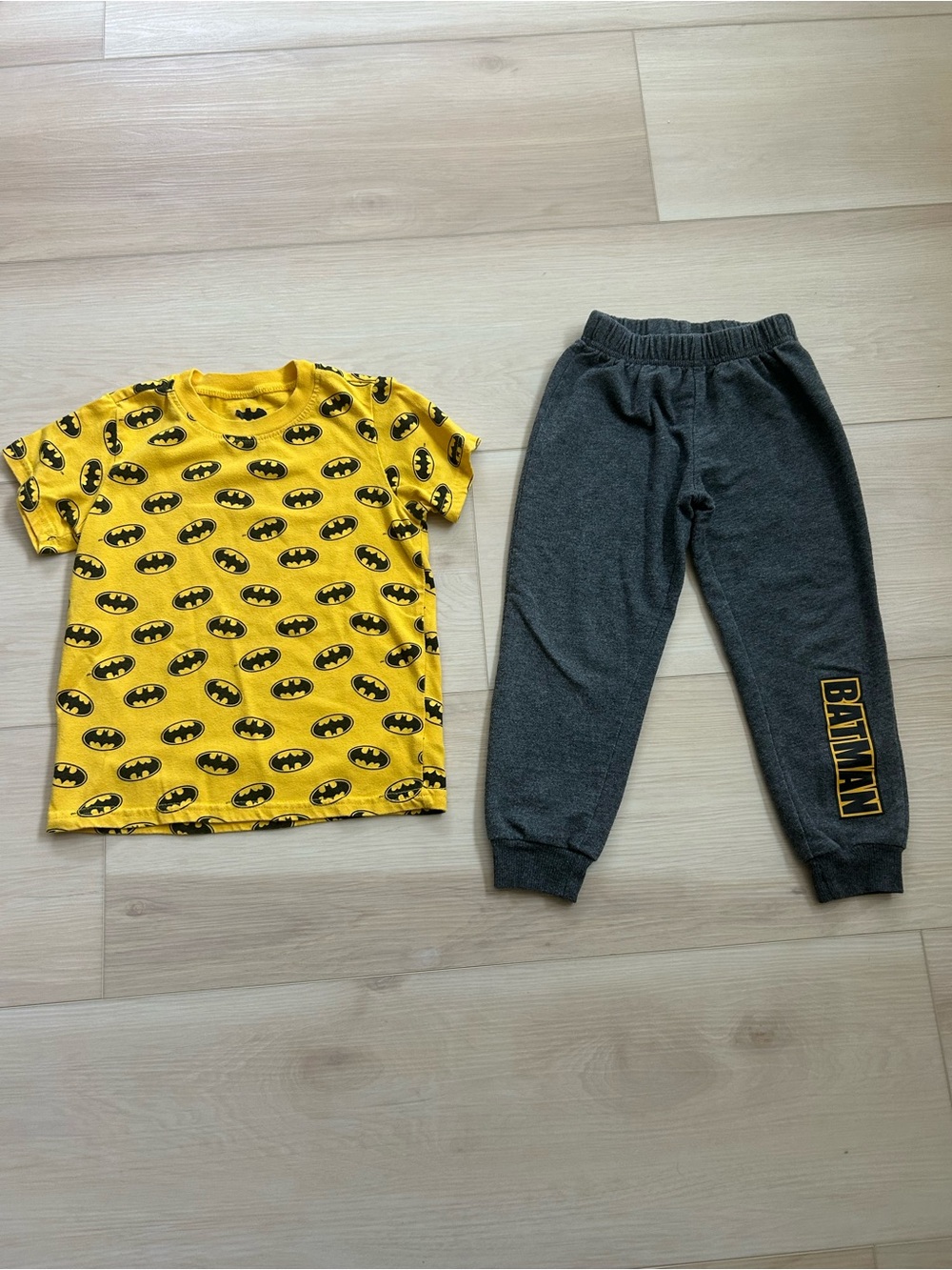 Boys 4t Batman shirt and pants set